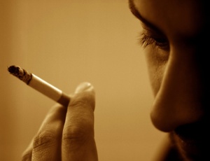 A pesquisa mostra que uma família composta por um casal de fumantes gasta, em média, R$ 1.495,20 ao ano com a compra de cigarros