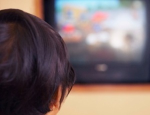 Crianças que assistiam mais de quatro horas de TV por dia tiveram maior chance de desenvolver diabetes