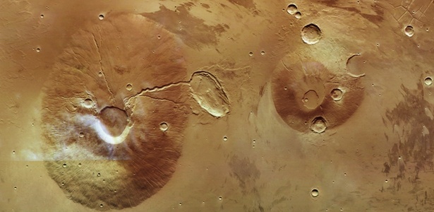 Ceraunius Tholus e Uranius Tholus: vulcões de Marte