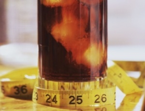 A pesquisadora informa que são necessárias novas pesquisas para identificar de que maneira os refrigerantes diet afetam os vasos sanguíneos