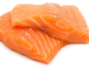 O salmão e outros peixes são ricos em ômega 3, nutriente importante para o cérebro
