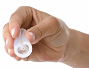 Imagem do site do fabricante brasileiro mostra como o copo menstrual deve ser colocado; no lugar certo, ele não causa incômodos nem vazamentos