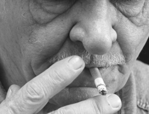 Idosos submetidos ao tratamento com nicotina tiveram melhores resultados em testes cognitivos