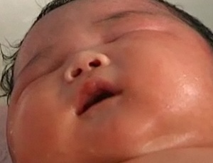 Os pais de Chun Chun ficaram felizes com o nascimento de um bebê tão pesado 