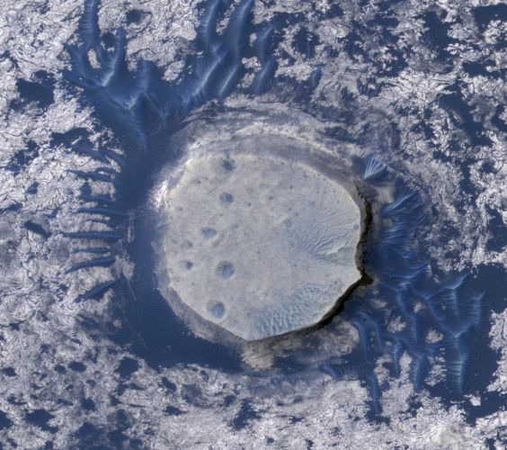 Cratera invertida em Marte