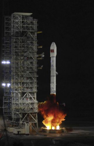 China lança sonda lunar