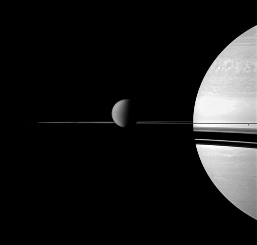Luas de Saturno
