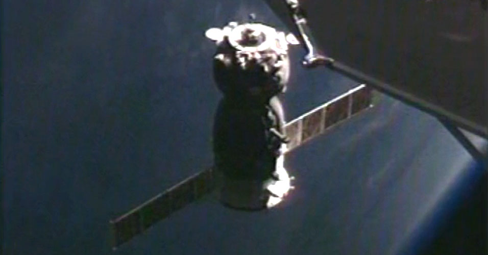 Soyuz se acopla à ISS