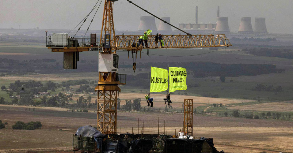 Greenpeace protesta contra usina termelétrica