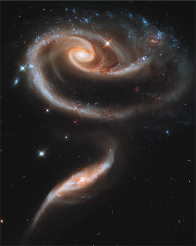 Galáxia que forma uma "flor"