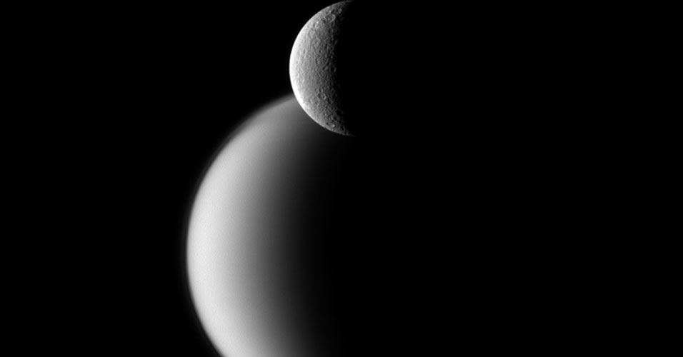 Duas luas de Saturno