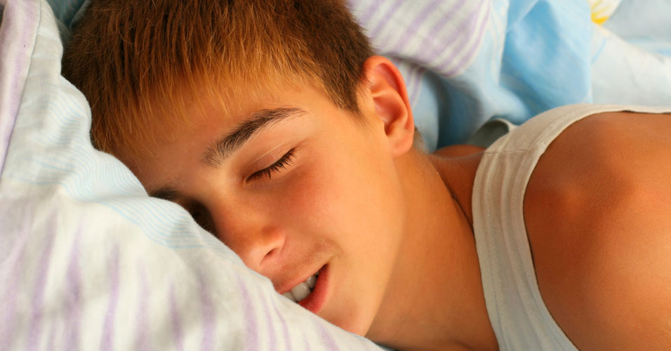 Dormir pouco aumenta o peso dos adolescentes