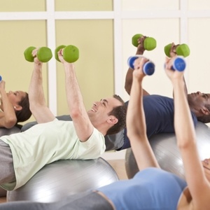 Manter a prática de exercícios e evitar alimentos gordurosos são medidas que protegem o coração - Getty Images
