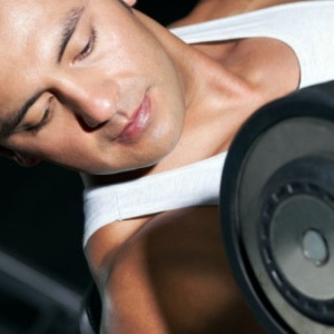 homem-com-haltere-fazendo-exercicio-1269557550010_300x300.jpg