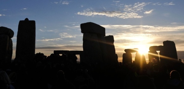 Arqueólogos encontraram perto de Stonehenge (foto) um monumento similar que seria feito de madeira e dataria também do período neolítico. Segundo os especialistas seria a maior descoberta no local em 50 anos - AFP/Carl Court