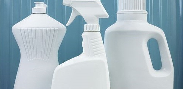 O guia traz dicas sobre cuidados ao comprar produtos de limpeza; veja outras - Getty Images