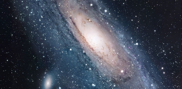 Combinação de imagens de dois observatórios mostram a galáxia de Adrômeda - Efe/ESA