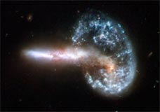 Uma das 59 imagens de galxias em coliso divulgadas pela Nasa no 18 aniversrio do Hubble